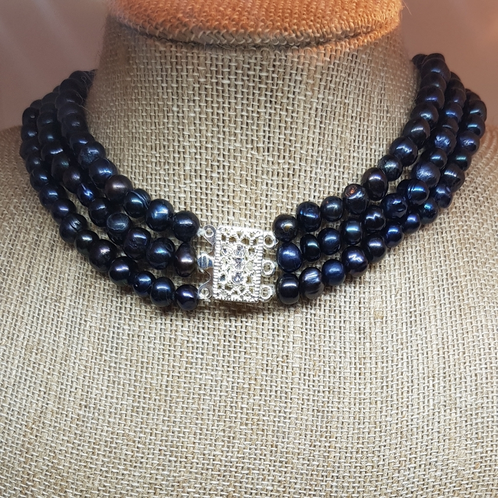 Dynamic pearl bracelets